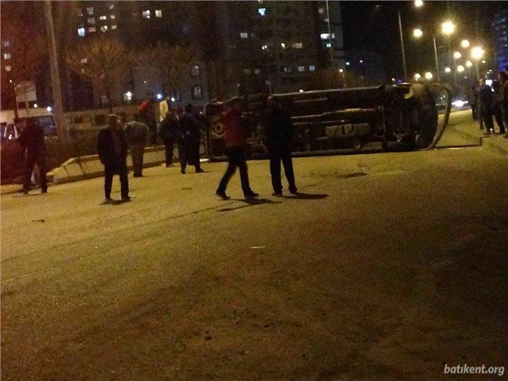 Batıkent'te dolmuş ve kamyonet trafik kazası yaptı: 4 yaralı!