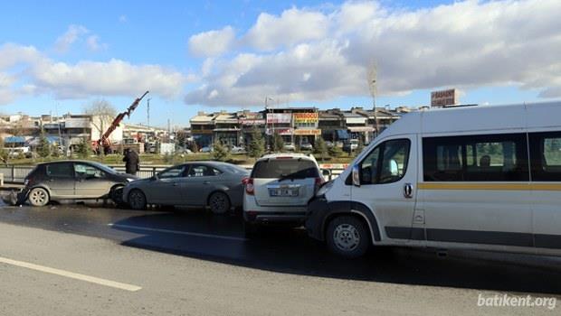 Ankara'da Yüzlerce araç birbirine girdi