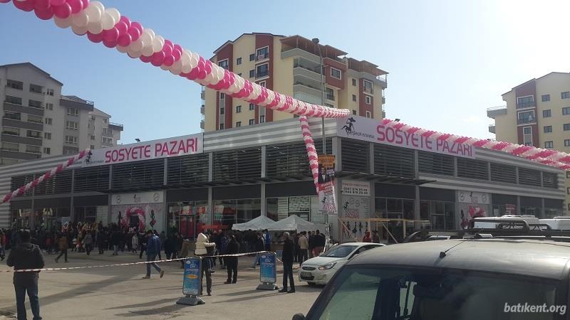 Meşhur İstanbul Sosyete Pazarı Batıkent'te açıldı.